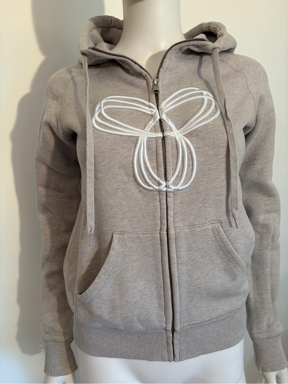 Aritzia TNA Hoodie, in New Like Condition. Size XS